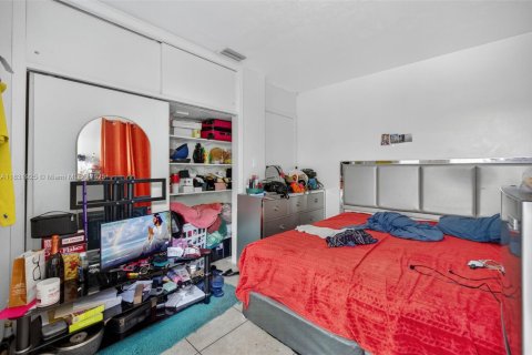 House in Fort Lauderdale, Florida 4 bedrooms, 103.31 sq.m. № 1818182 - photo 15