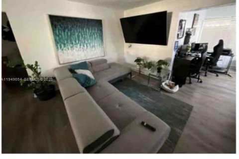 Купить виллу или дом в Майами, Флорида 5 спален, 141.03м2, № 2005493 - фото 2