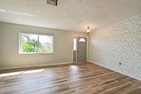 Villa ou maison à vendre à Port St. Lucie, Floride: 3 chambres, 115.94 m2 № 2292360 - photo 4