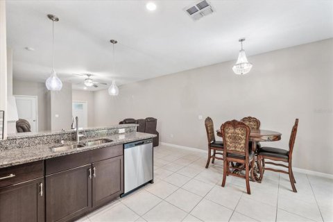 Townhouse in Riverview, Florida 3 bedrooms, 146.79 sq.m. № 1741221 - photo 11