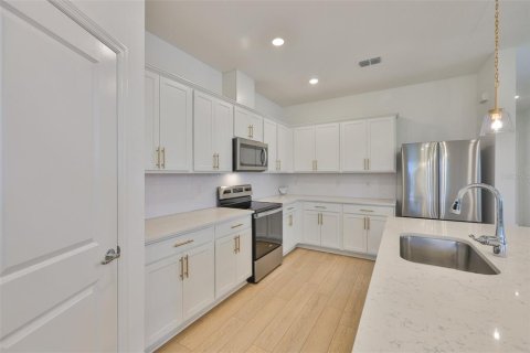 Casa en venta en Plant City, Florida, 3 dormitorios, 206.99 m2 № 1771618 - foto 2