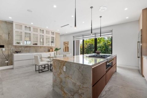House in Miami Beach, Florida 4 bedrooms, 160.16 sq.m. № 1968060 - photo 7