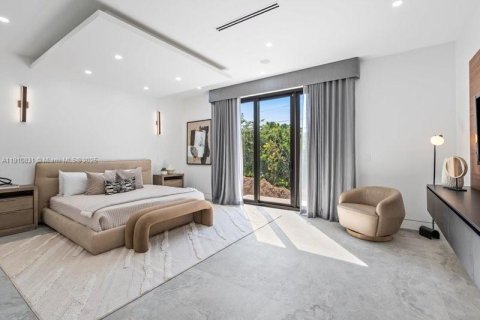 House in Miami Beach, Florida 4 bedrooms, 160.16 sq.m. № 1968060 - photo 11