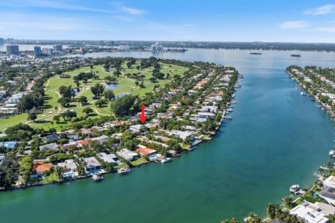 House in Miami Beach, Florida 4 bedrooms, 160.16 sq.m. № 1968060 - photo 28