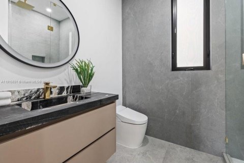 House in Miami Beach, Florida 4 bedrooms, 160.16 sq.m. № 1968060 - photo 15