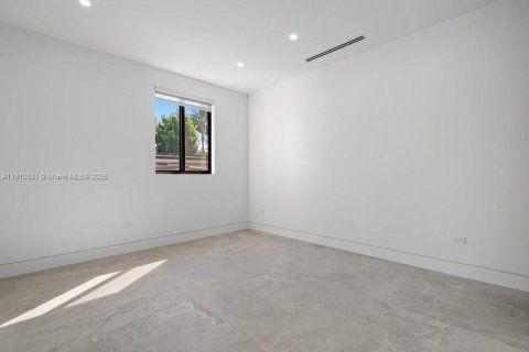 House in Miami Beach, Florida 4 bedrooms, 160.16 sq.m. № 1968060 - photo 23