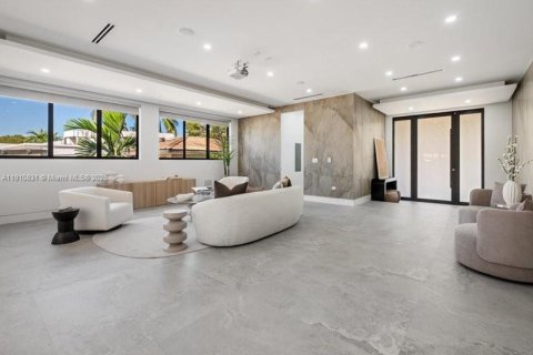 House in Miami Beach, Florida 4 bedrooms, 160.16 sq.m. № 1968060 - photo 4