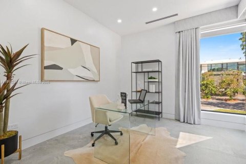 House in Miami Beach, Florida 4 bedrooms, 160.16 sq.m. № 1968060 - photo 17