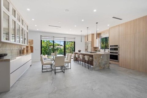 House in Miami Beach, Florida 4 bedrooms, 160.16 sq.m. № 1968060 - photo 10