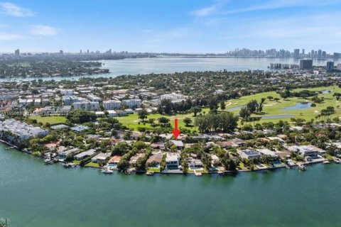 House in Miami Beach, Florida 4 bedrooms, 160.16 sq.m. № 1968060 - photo 27