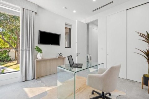 House in Miami Beach, Florida 4 bedrooms, 160.16 sq.m. № 1968060 - photo 16