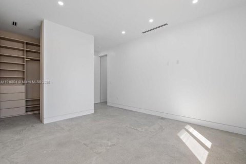 House in Miami Beach, Florida 4 bedrooms, 160.16 sq.m. № 1968060 - photo 24