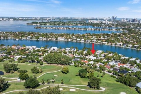 House in Miami Beach, Florida 4 bedrooms, 160.16 sq.m. № 1968060 - photo 30