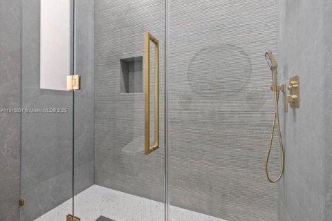 House in Miami Beach, Florida 4 bedrooms, 160.16 sq.m. № 1968060 - photo 22