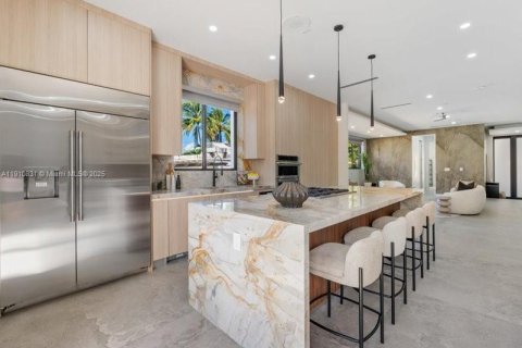 House in Miami Beach, Florida 4 bedrooms, 160.16 sq.m. № 1968060 - photo 8