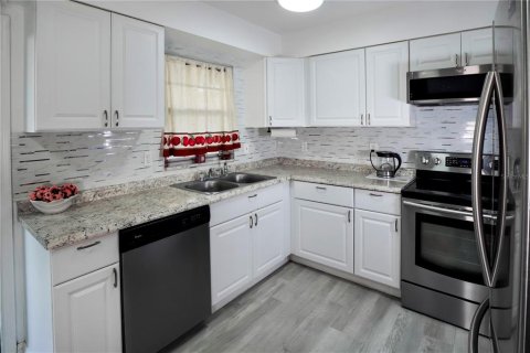 Condo in Lakeland, Florida, 2 bedrooms  № 1869755 - photo 10