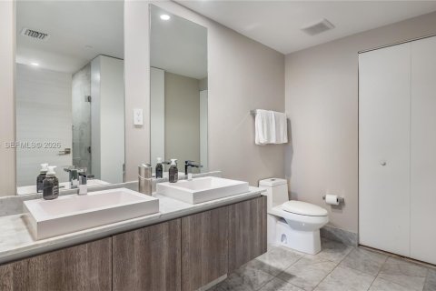 Condominio en venta en Miami, Florida, 1 dormitorio, 80.45 m2 № 2031769 - foto 10