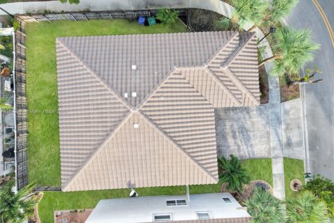House in Miramar, Florida 4 bedrooms, 190.82 sq.m. № 1945472 - photo 2