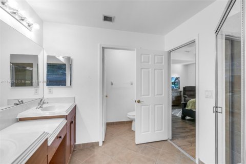 House in Miramar, Florida 4 bedrooms, 190.82 sq.m. № 1945472 - photo 29