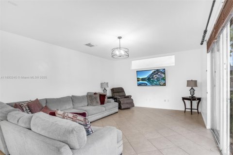 House in Miramar, Florida 4 bedrooms, 190.82 sq.m. № 1945472 - photo 22