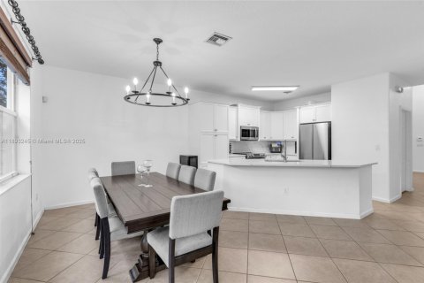 House in Miramar, Florida 4 bedrooms, 190.82 sq.m. № 1945472 - photo 19