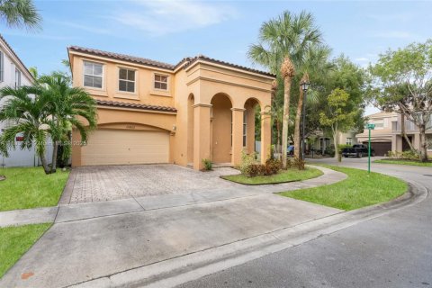 House in Miramar, Florida 4 bedrooms, 190.82 sq.m. № 1945472 - photo 6