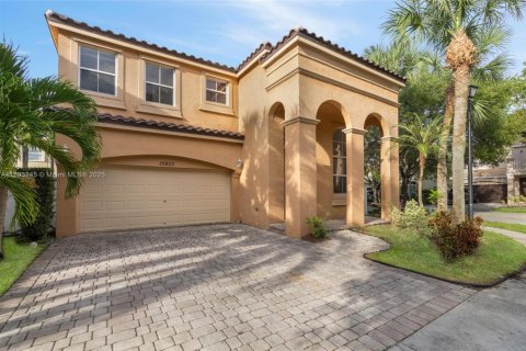 House in Miramar, Florida 4 bedrooms, 190.82 sq.m. № 1945472 - photo 8