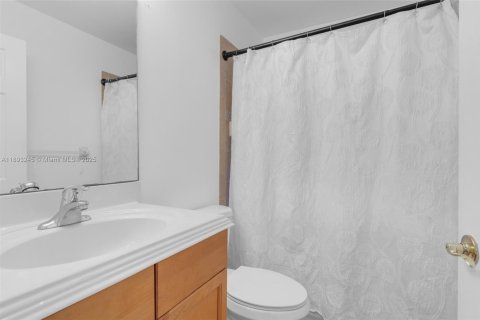 House in Miramar, Florida 4 bedrooms, 190.82 sq.m. № 1945472 - photo 25