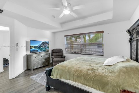 House in Miramar, Florida 4 bedrooms, 190.82 sq.m. № 1945472 - photo 27