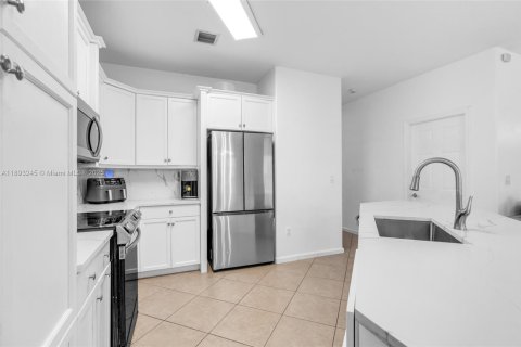 House in Miramar, Florida 4 bedrooms, 190.82 sq.m. № 1945472 - photo 15