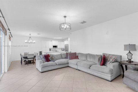 House in Miramar, Florida 4 bedrooms, 190.82 sq.m. № 1945472 - photo 23