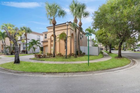 House in Miramar, Florida 4 bedrooms, 190.82 sq.m. № 1945472 - photo 9