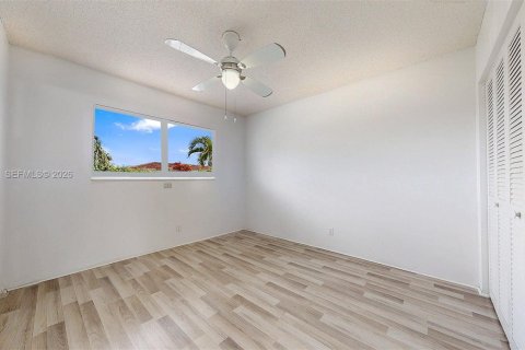 Condo in Hollywood, Florida, 2 bedrooms  № 2046285 - photo 11