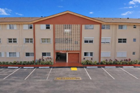 Condo in Hollywood, Florida, 2 bedrooms  № 2046285 - photo 30