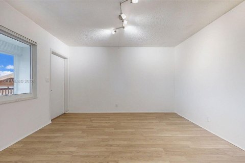 Condo in Hollywood, Florida, 2 bedrooms  № 2046285 - photo 20