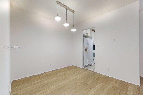 Condo in Hollywood, Florida, 2 bedrooms  № 2046285 - photo 2