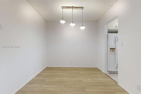 Condo in Hollywood, Florida, 2 bedrooms  № 2046285 - photo 3