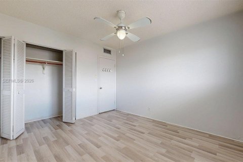 Condo in Hollywood, Florida, 2 bedrooms  № 2046285 - photo 14