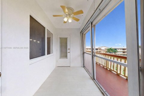 Condo in Hollywood, Florida, 2 bedrooms  № 2046285 - photo 9