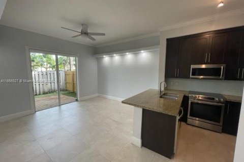 Casa en venta en Miami Lakes, Florida, 3 dormitorios, 197.7 m2 № 1887926 - foto 7