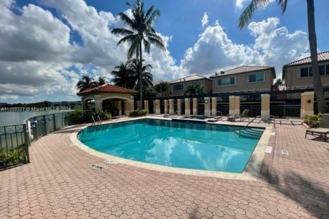 Casa en venta en Miami Lakes, Florida, 3 dormitorios, 197.7 m2 № 1887926 - foto 21