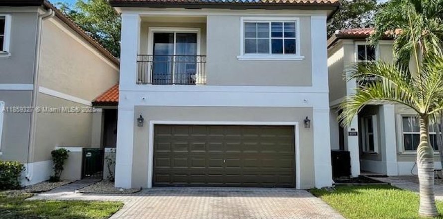 Casa en Miami Lakes, Florida 3 dormitorios, 197.7 m2 № 1887926