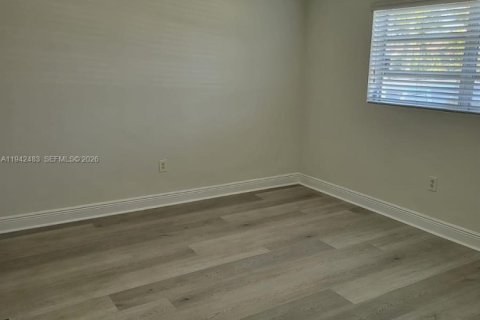 House in Miami, Florida 3 bedrooms, 117.71 sq.m. № 1999973 - photo 11