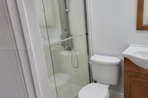 House in Miami, Florida 3 bedrooms, 117.71 sq.m. № 1999973 - photo 12