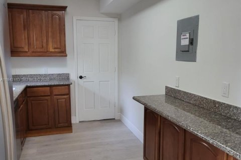 House in Miami, Florida 3 bedrooms, 117.71 sq.m. № 1999973 - photo 6