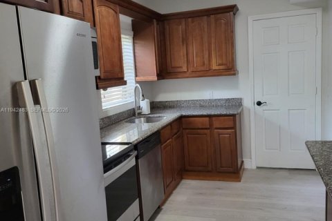 House in Miami, Florida 3 bedrooms, 117.71 sq.m. № 1999973 - photo 5