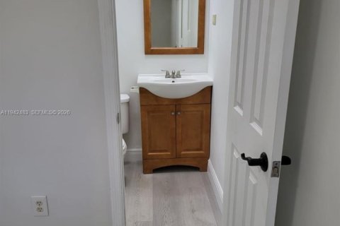 House in Miami, Florida 3 bedrooms, 117.71 sq.m. № 1999973 - photo 13