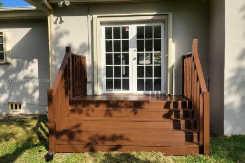 House in Miami, Florida 3 bedrooms, 117.71 sq.m. № 1999973 - photo 14