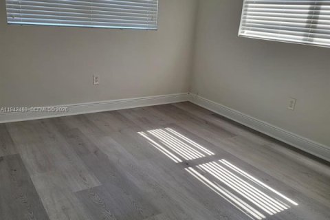 House in Miami, Florida 3 bedrooms, 117.71 sq.m. № 1999973 - photo 10