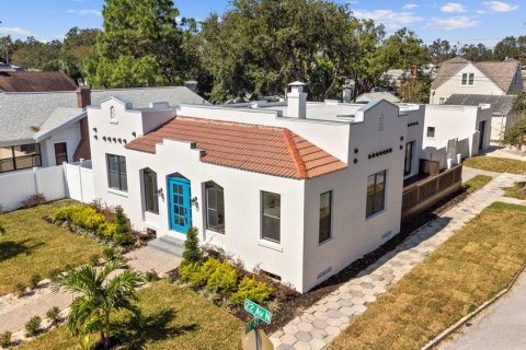 Casa en venta en Saint Petersburg, Florida, 4 dormitorios, 202.34 m2 № 1408229 - foto 1